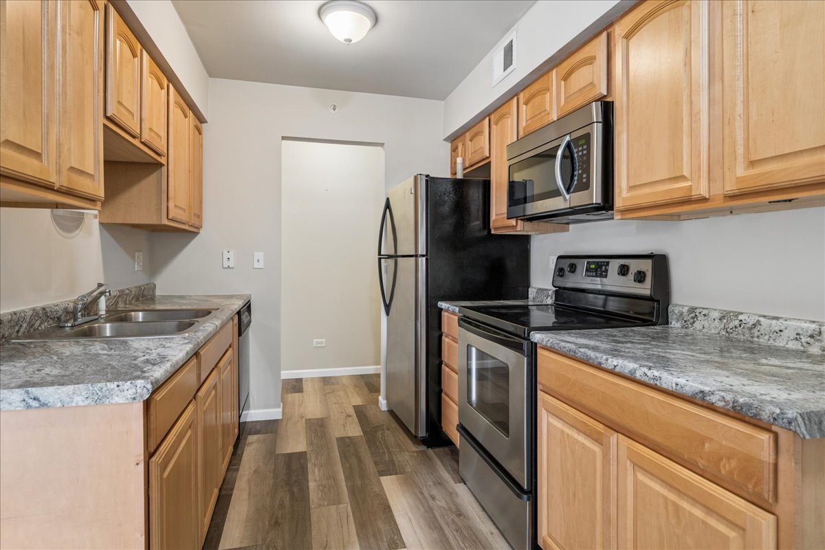 920 Casey Court, Unit 5 Schaumburg, IL 60173 - Photo 3 of 15