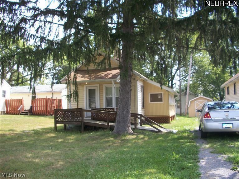 311 South Leavitt Road Leavittsburg, OH 44430 - Photo 2 of 15
