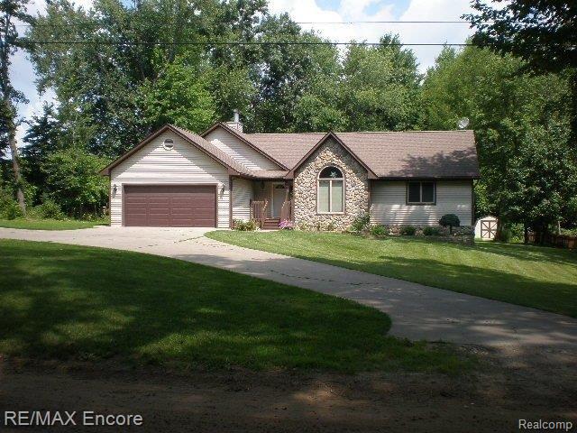 3135 Quick Road Holly, MI 48442 - Photo 2 of 25 EXTRA CEMENT PAD FOR VEHICLES.JP