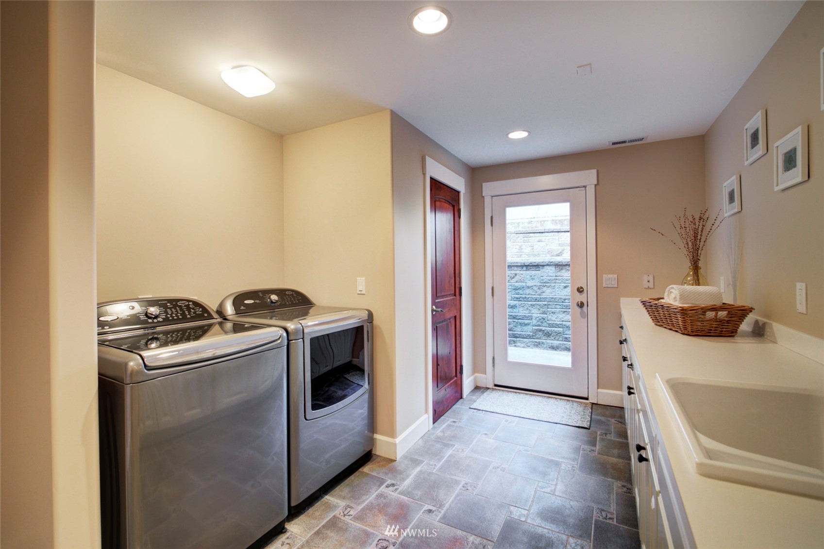 7112 Meadowdale Beach Road Edmonds, WA 98026 - Photo 35 of 40 Gallery Image 35