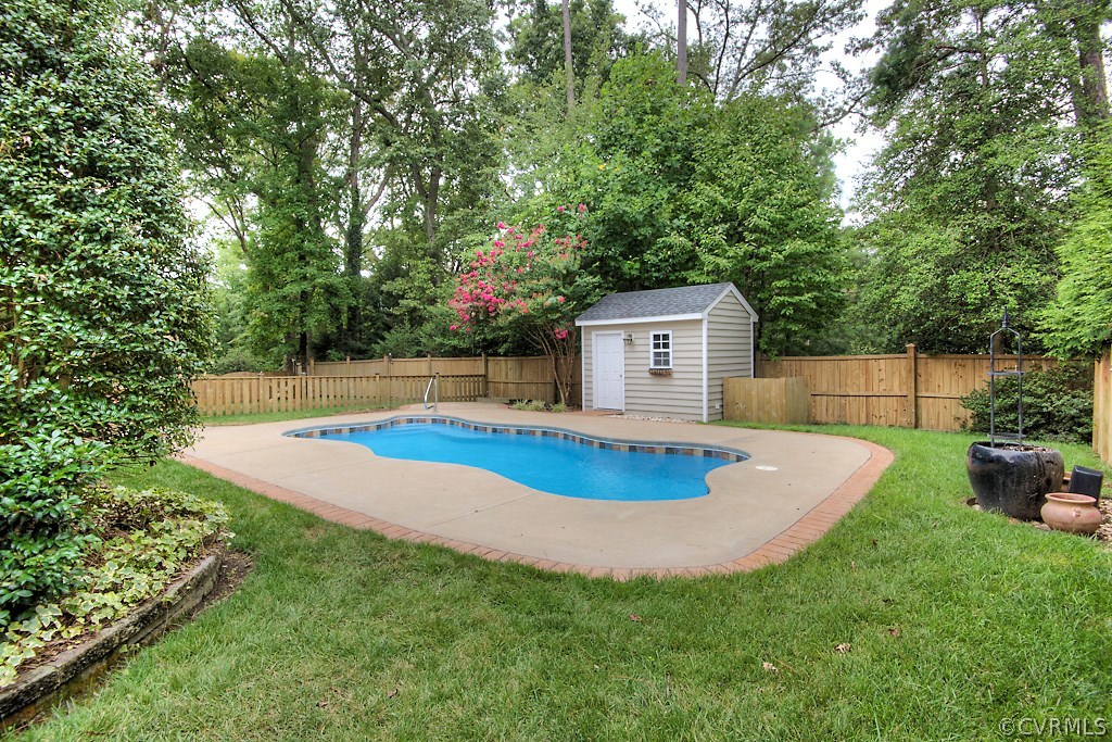 4036 Collingbourne Road Richmond, VA 23235 - Photo 38 of 43 a view of outdoor space and yard