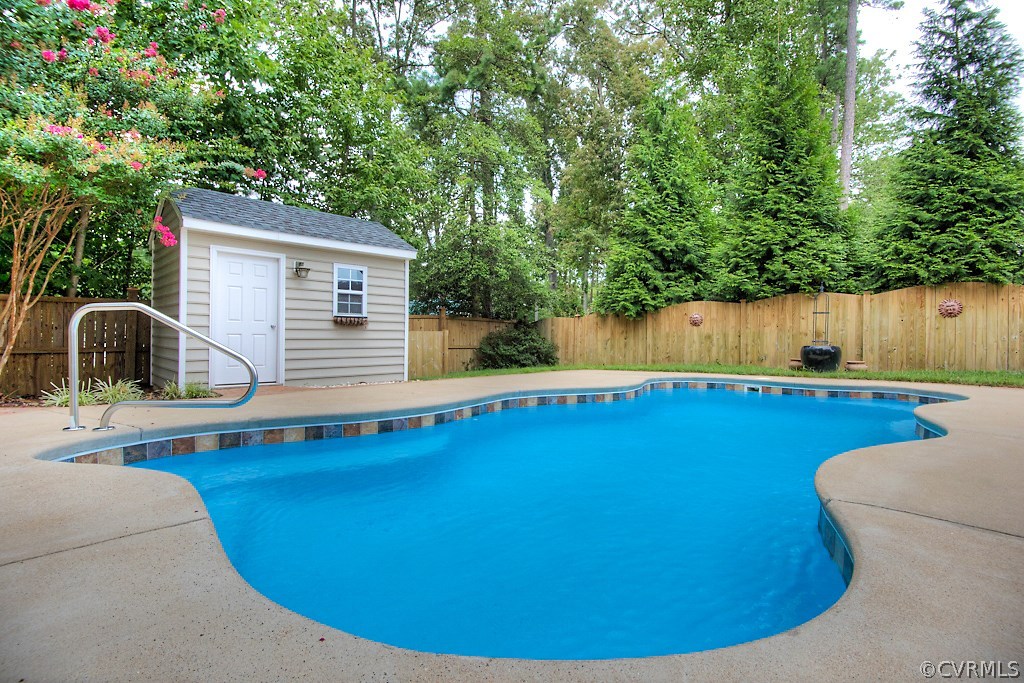 4036 Collingbourne Road Richmond, VA 23235 - Photo 40 of 43 a view of a backyard with swimming pool