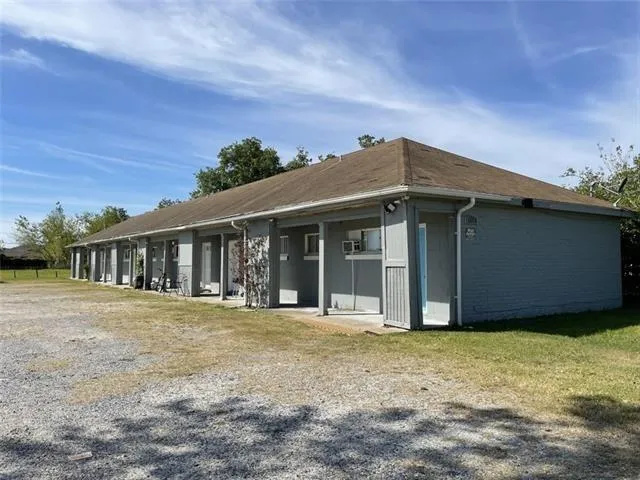 $950 | 1916 Claire Avenue, Unit D, Gretna, LA 70053