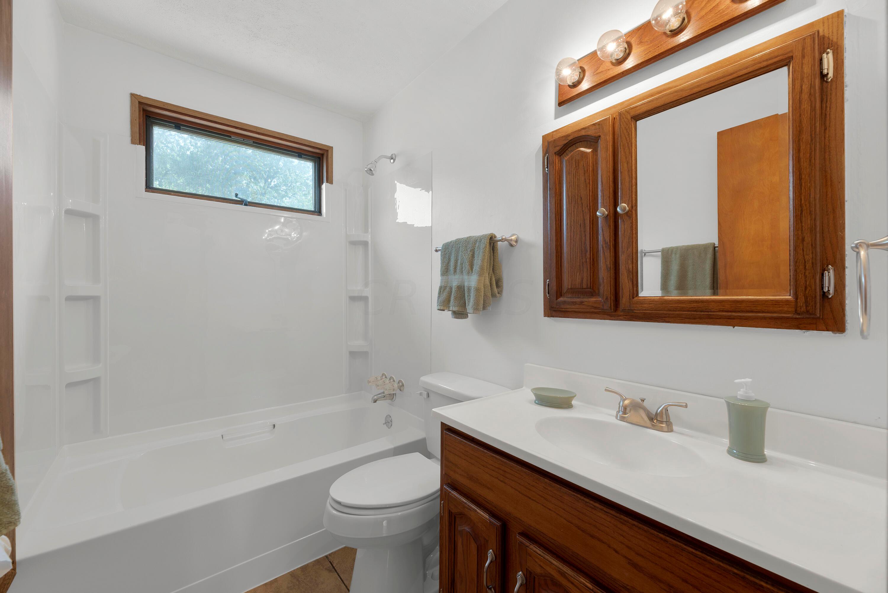 2434 Woodstock Road Columbus, OH 43221 - Photo 15 of 51 MAR_8962