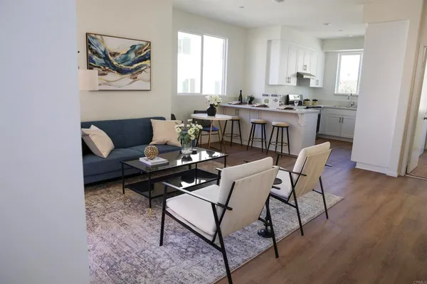 $699,900 | 422 Creekside Circle, San Diego, CA 92114