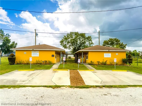 $900 | 733 Booker Avenue, Unit 4, Sebring, FL 33870