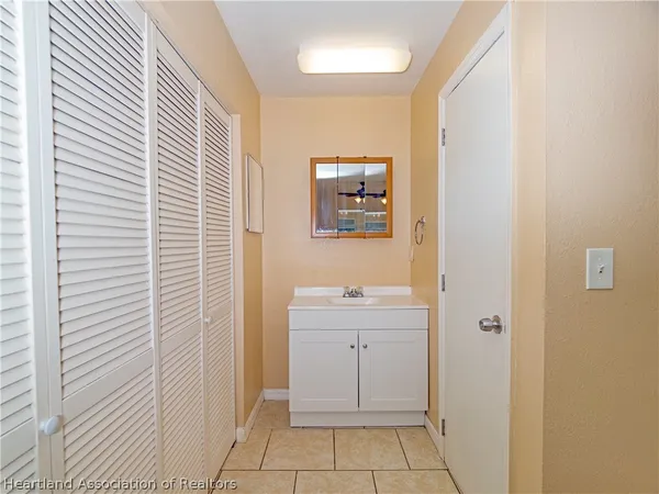 $900 | 733 Booker Avenue, Unit 4, Sebring, FL 33870