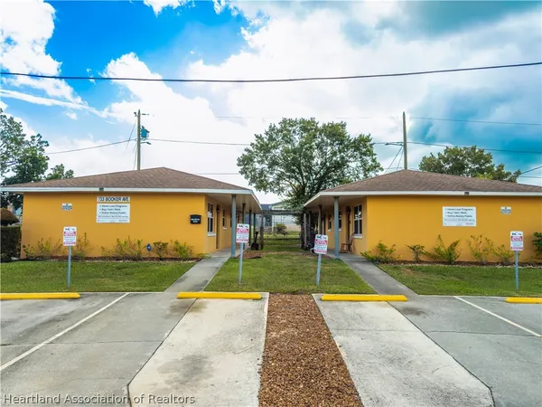 $900 | 733 Booker Avenue, Unit 4, Sebring, FL 33870