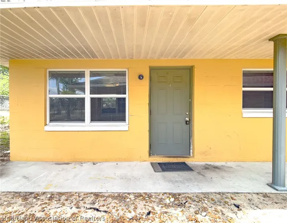 $900 | 733 Booker Avenue, Unit 4, Sebring, FL 33870