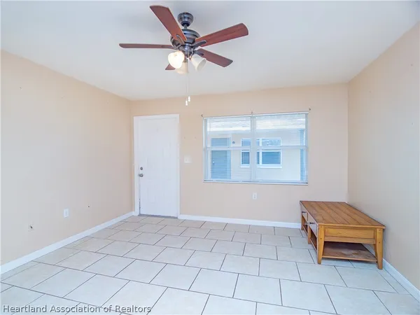 $900 | 733 Booker Avenue, Unit 4, Sebring, FL 33870