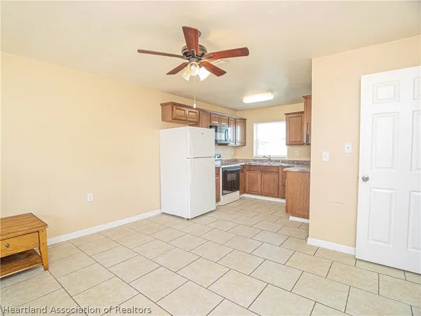 $900 | 733 Booker Avenue, Unit 4, Sebring, FL 33870