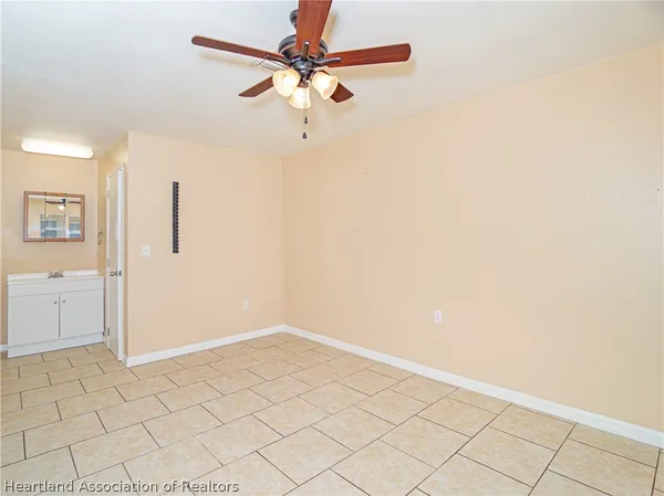 $900 | 733 Booker Avenue, Unit 4, Sebring, FL 33870