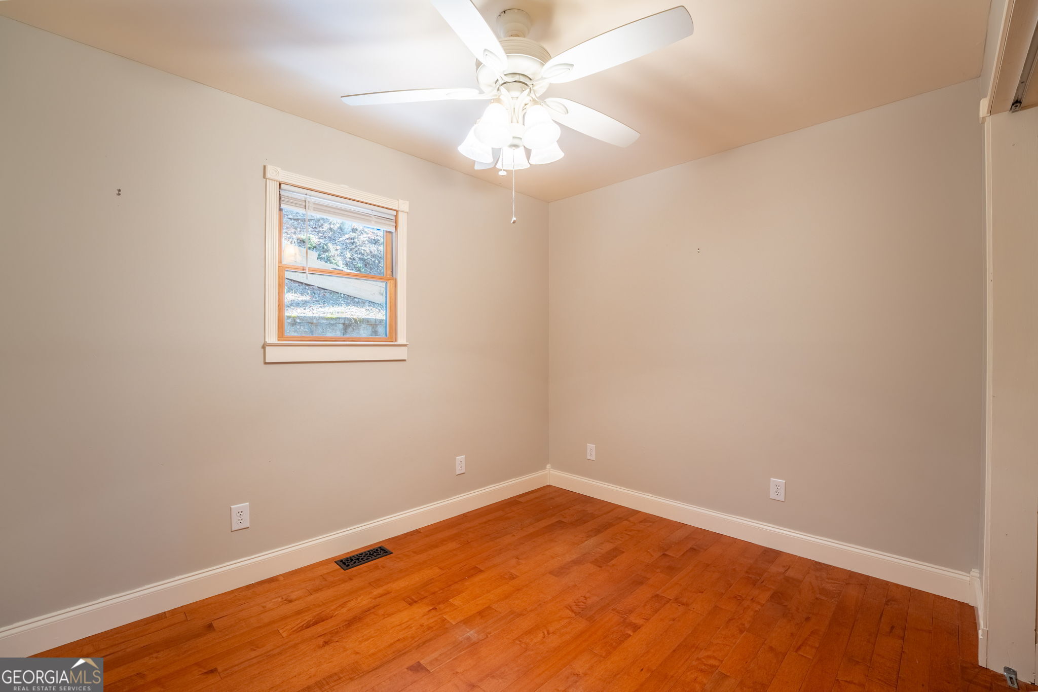 44 Juniper Trail Clayton, GA 30525 - Photo 19 of 87 an empty room with a window
