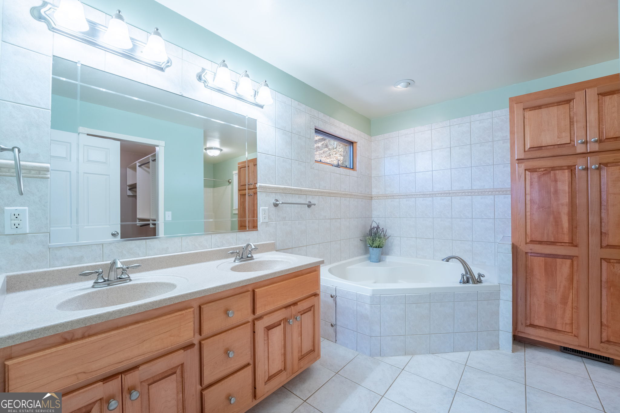 44 Juniper Trail Clayton, GA 30525 - Photo 5 of 87 a bathroom with a tub sink double vanity and mirror