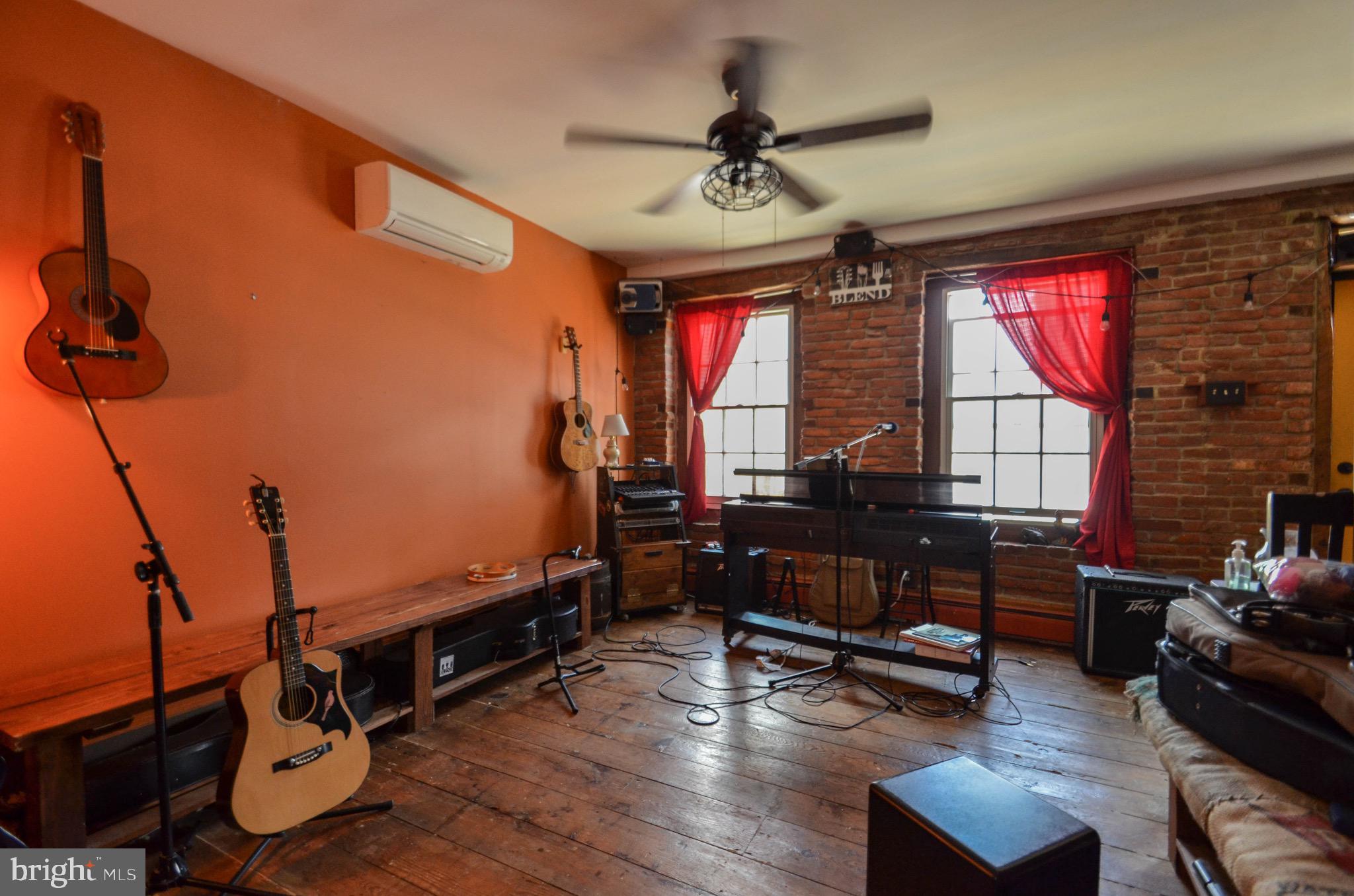 104 South Chestnut Street Bath, PA 18014 - Photo 3 of 25