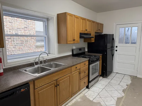 $2,340 | 6246 North Oakley Avenue, Unit 2, Chicago, IL 60659