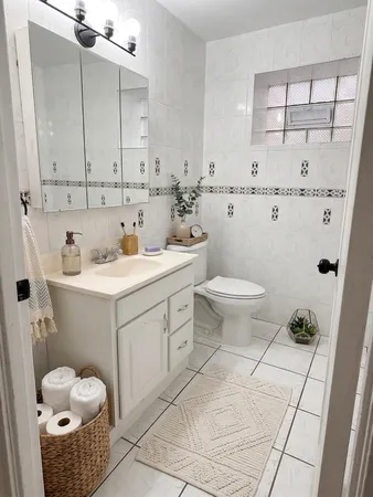 $2,340 | 6246 North Oakley Avenue, Unit 2, Chicago, IL 60659