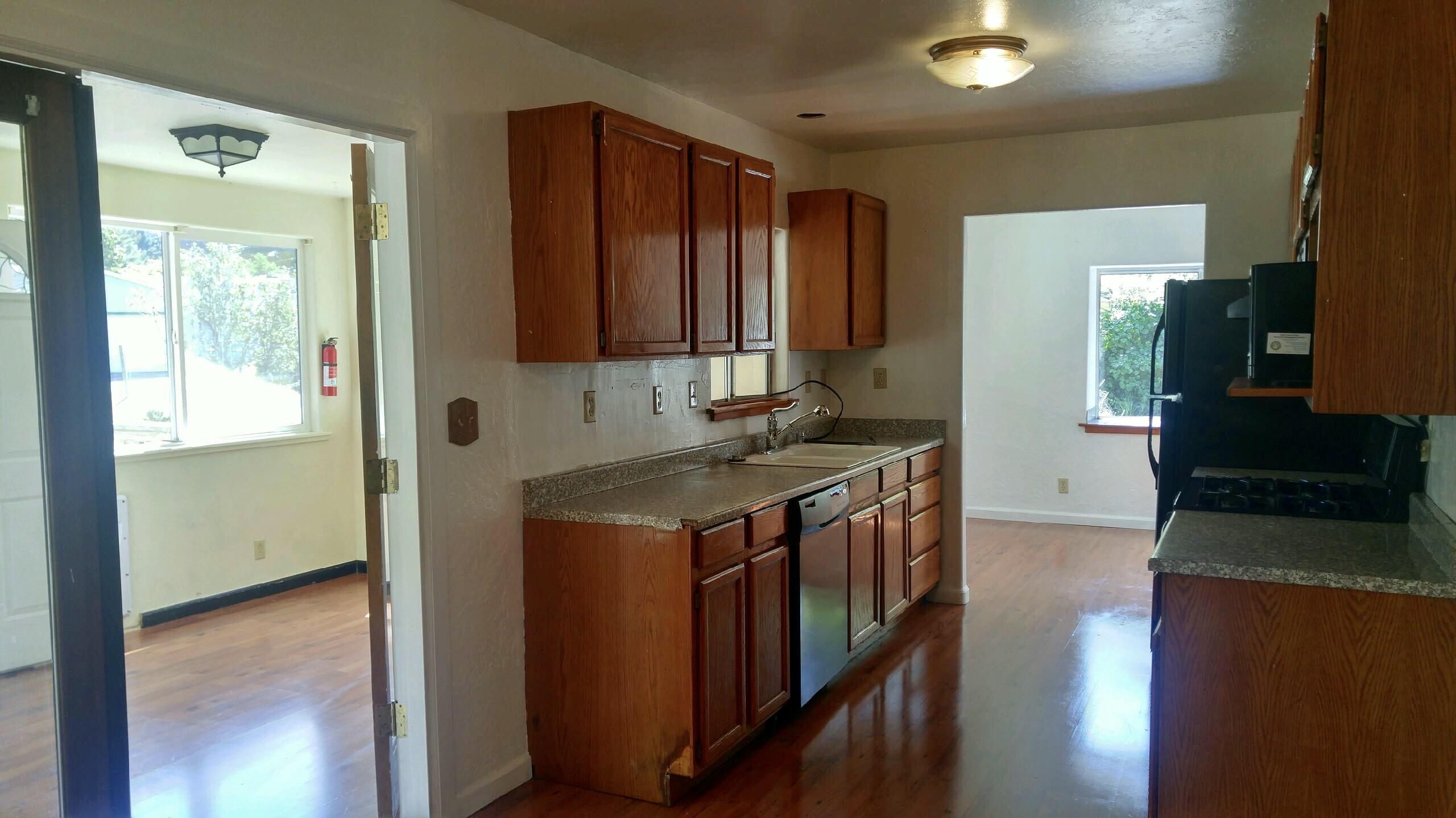 503 North Road Scotia, CA 95565 - Photo 4 of 25 74B00513-DA47-4F50-AB63-D1DB1E610BB7