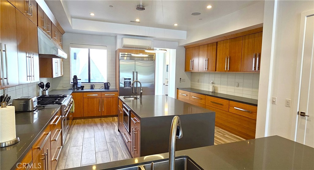 237 1st Street Huntington Beach, CA 92648 - Photo 7 of 24