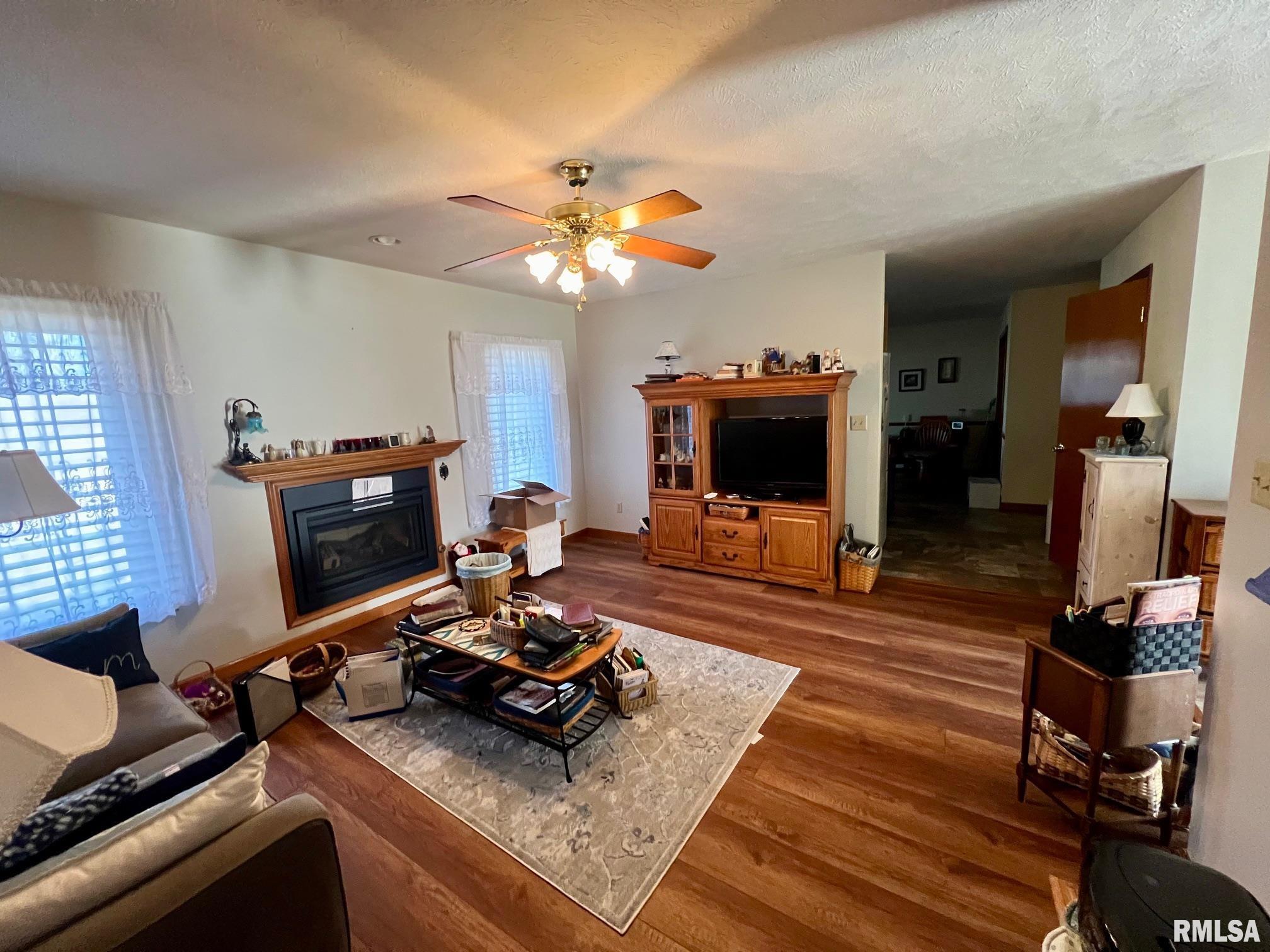 19380 Pinecrest Road Petersburg, IL 62675 - Photo 2 of 13 Gallery Image 2