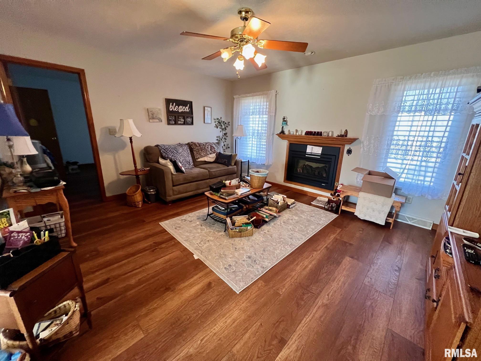 19380 Pinecrest Road Petersburg, IL 62675 - Photo 3 of 13 Gallery Image 3