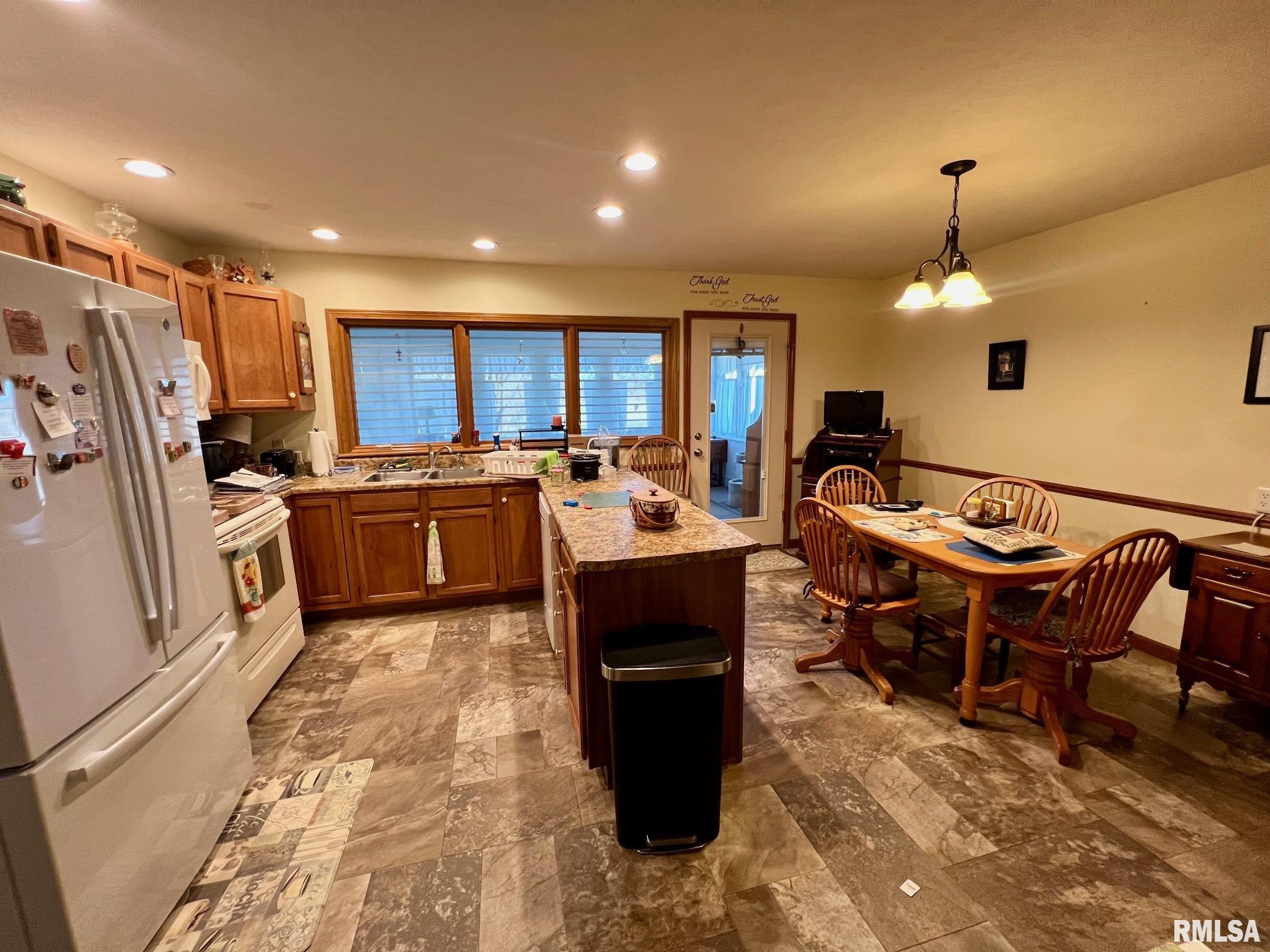 19380 Pinecrest Road Petersburg, IL 62675 - Photo 4 of 13 Gallery Image 4