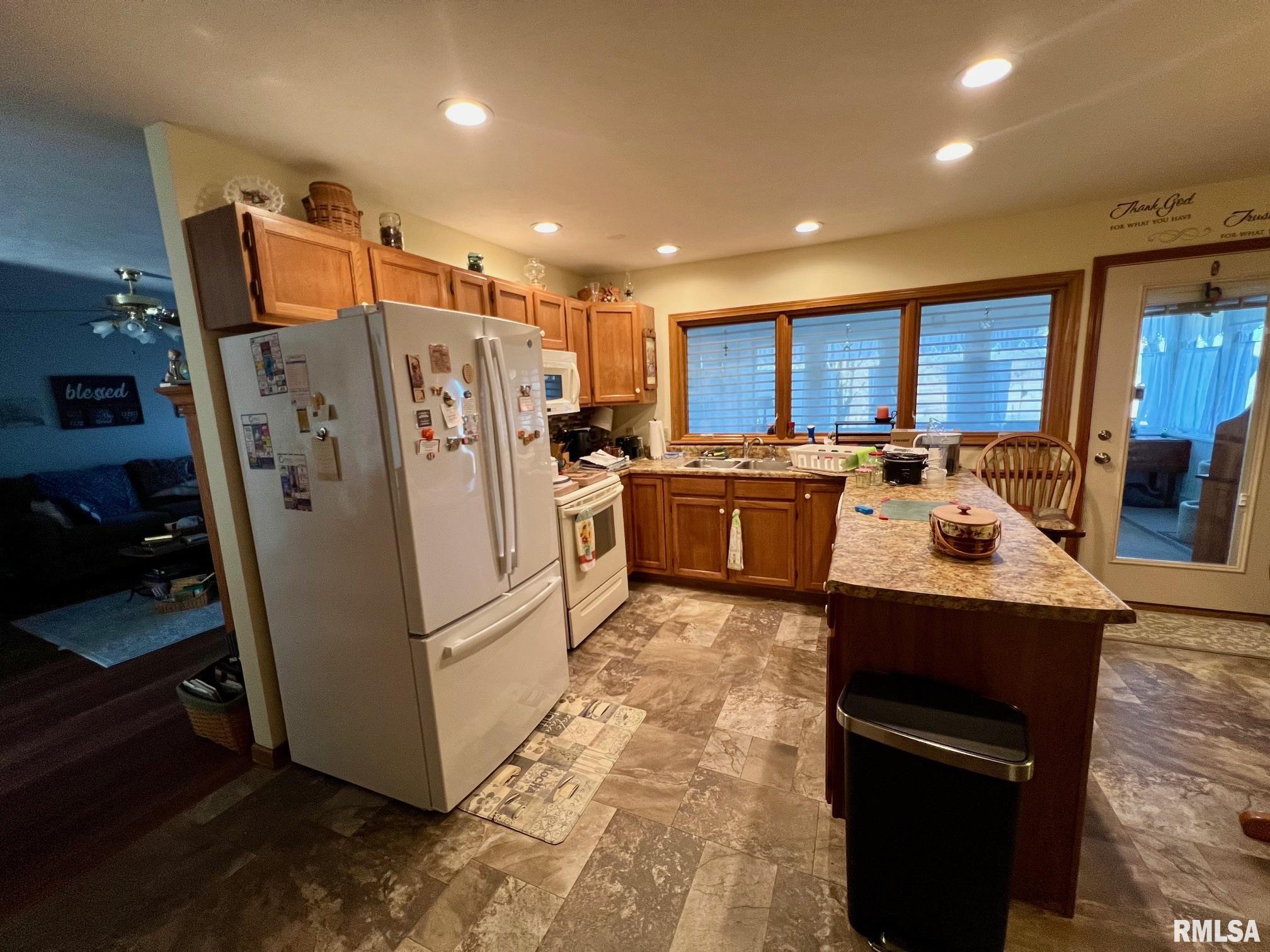 19380 Pinecrest Road Petersburg, IL 62675 - Photo 5 of 13 Gallery Image 5