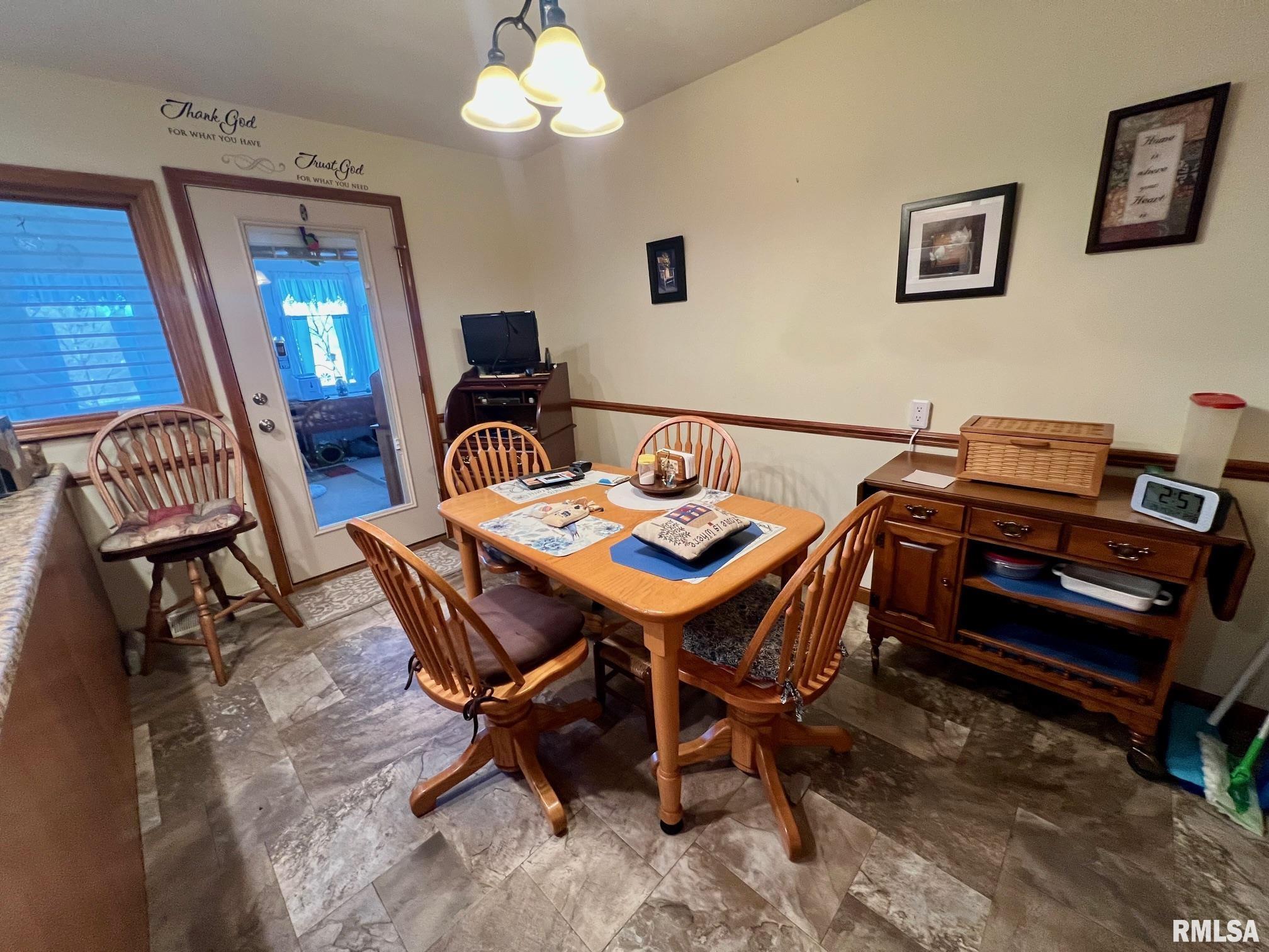 19380 Pinecrest Road Petersburg, IL 62675 - Photo 6 of 13 Gallery Image 6