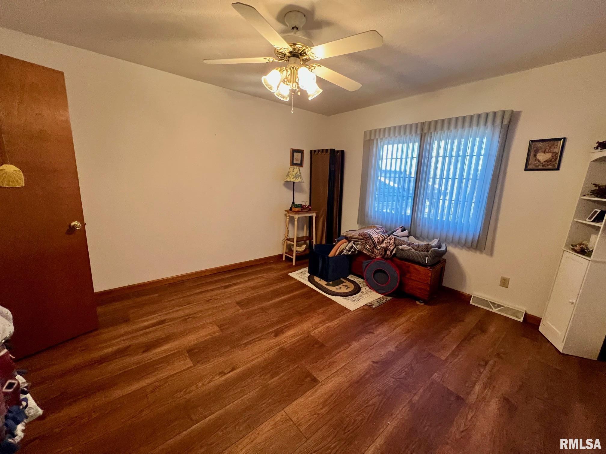 19380 Pinecrest Road Petersburg, IL 62675 - Photo 9 of 13 Gallery Image 9