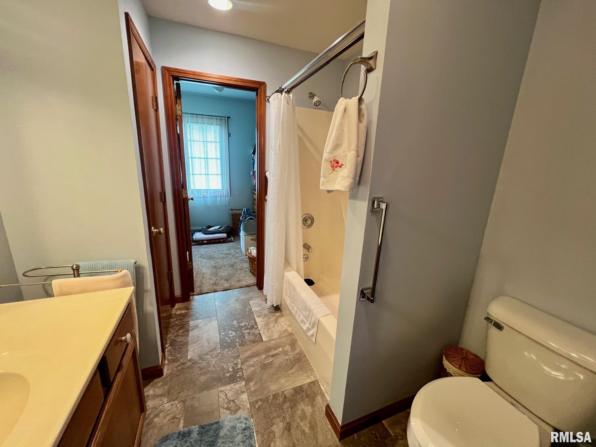 19380 Pinecrest Road Petersburg, IL 62675 - Photo 10 of 13 Gallery Image 10