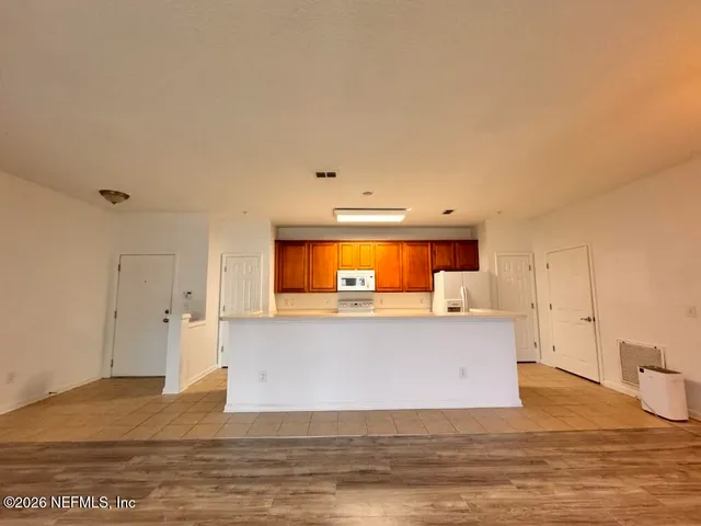 $2,000 | 13364 Beach Boulevard, Unit 525, Jacksonville, FL 32224