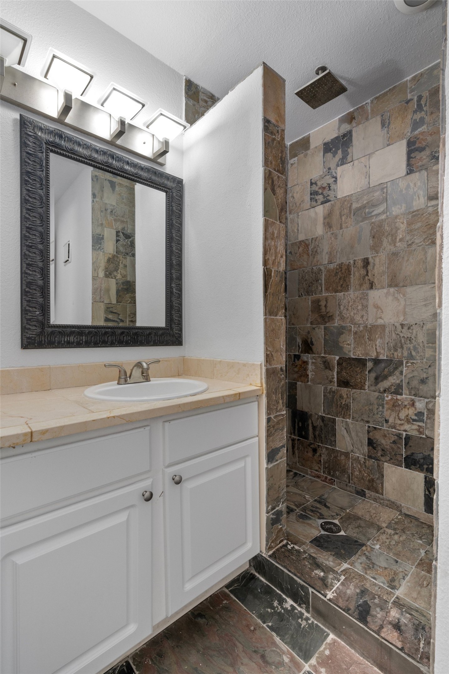 2018 West Rundberg Lane, Unit 16D Austin, TX 78758 - Photo 16 of 18 Walkin shower