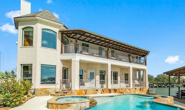 $999,500 | 289 Bayview Lane, Livingston, TX 77351