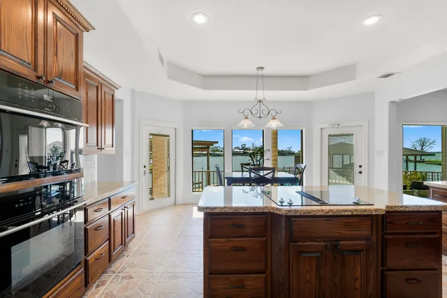 $999,500 | 289 Bayview Lane, Livingston, TX 77351