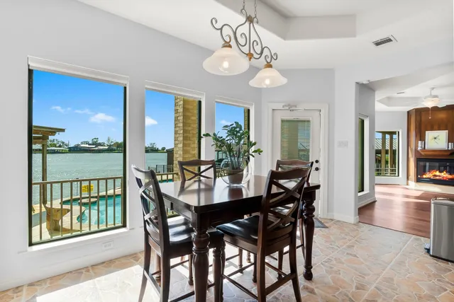 $999,500 | 289 Bayview Lane, Livingston, TX 77351