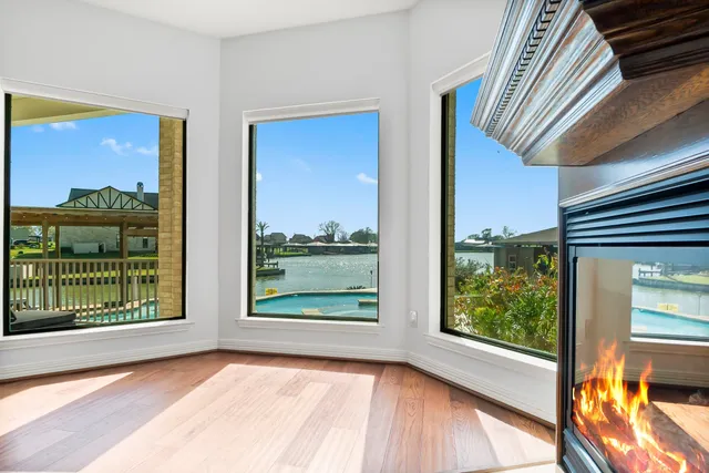 $999,500 | 289 Bayview Lane, Livingston, TX 77351