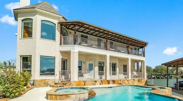 $999,500 | 289 Bayview Lane, Livingston, TX 77351