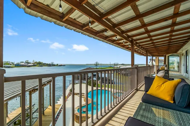 $999,500 | 289 Bayview Lane, Livingston, TX 77351