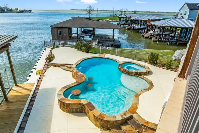 $999,500 | 289 Bayview Lane, Livingston, TX 77351