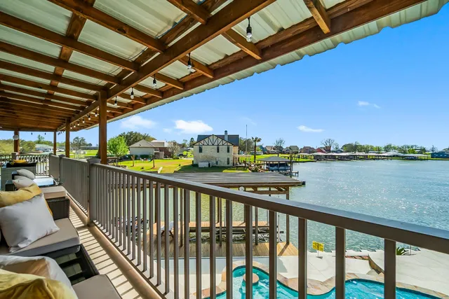 $999,500 | 289 Bayview Lane, Livingston, TX 77351