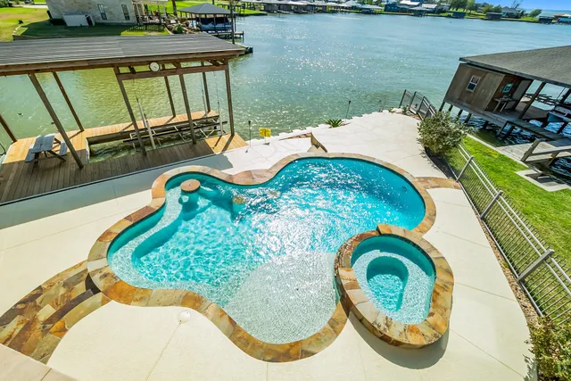 $999,500 | 289 Bayview Lane, Livingston, TX 77351