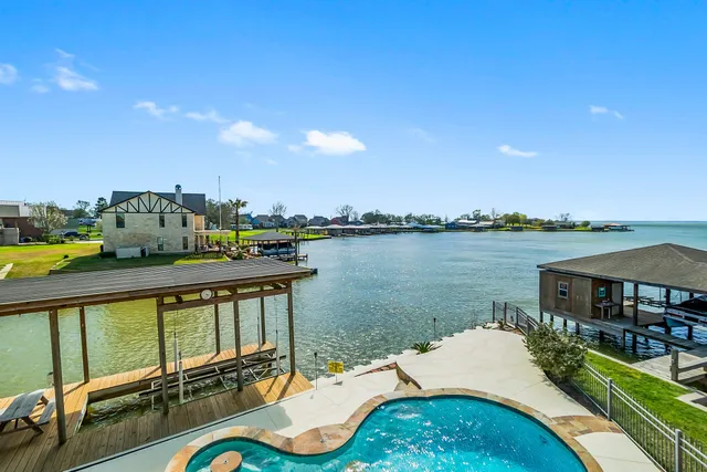 $999,500 | 289 Bayview Lane, Livingston, TX 77351