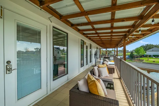 $999,500 | 289 Bayview Lane, Livingston, TX 77351