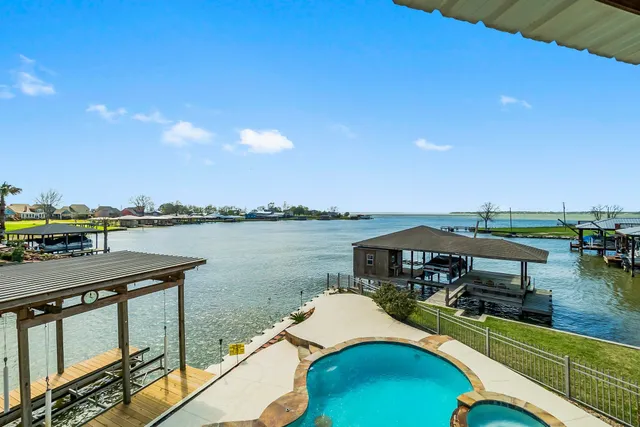 $999,500 | 289 Bayview Lane, Livingston, TX 77351