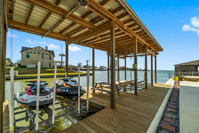 $999,500 | 289 Bayview Lane, Livingston, TX 77351