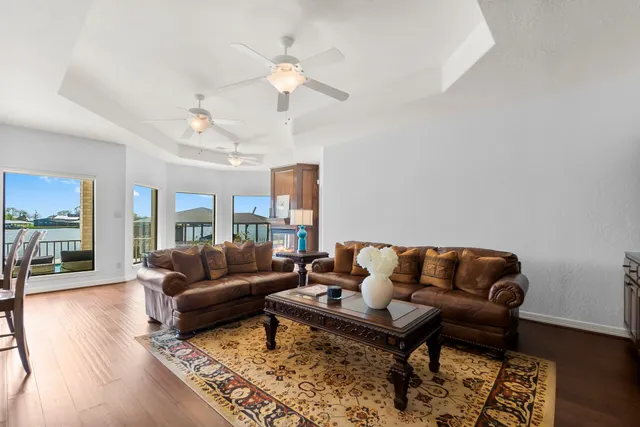 $999,500 | 289 Bayview Lane, Livingston, TX 77351