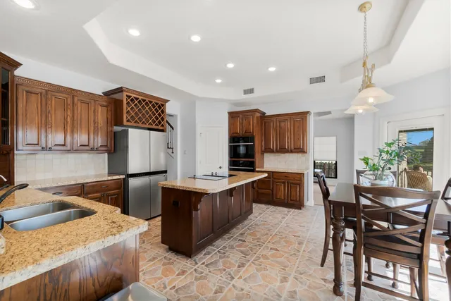 $999,500 | 289 Bayview Lane, Livingston, TX 77351