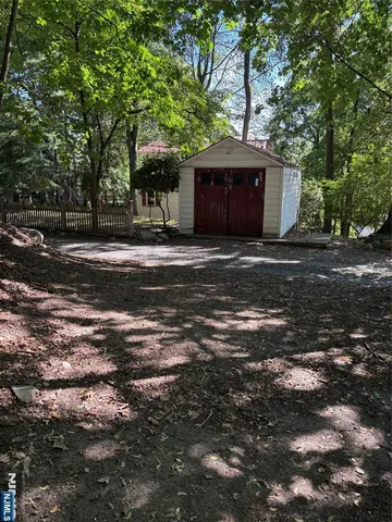 $749,000 | 109 Franklin Turnpike, Ho-Ho-Kus, NJ 07423