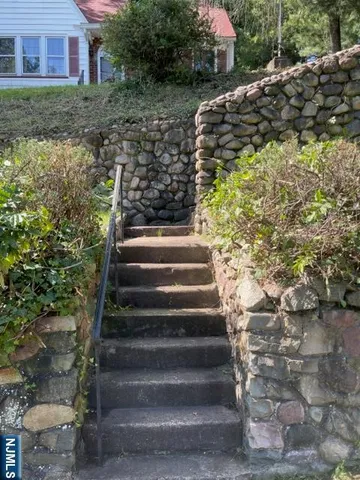 $749,000 | 109 Franklin Turnpike, Ho-Ho-Kus, NJ 07423