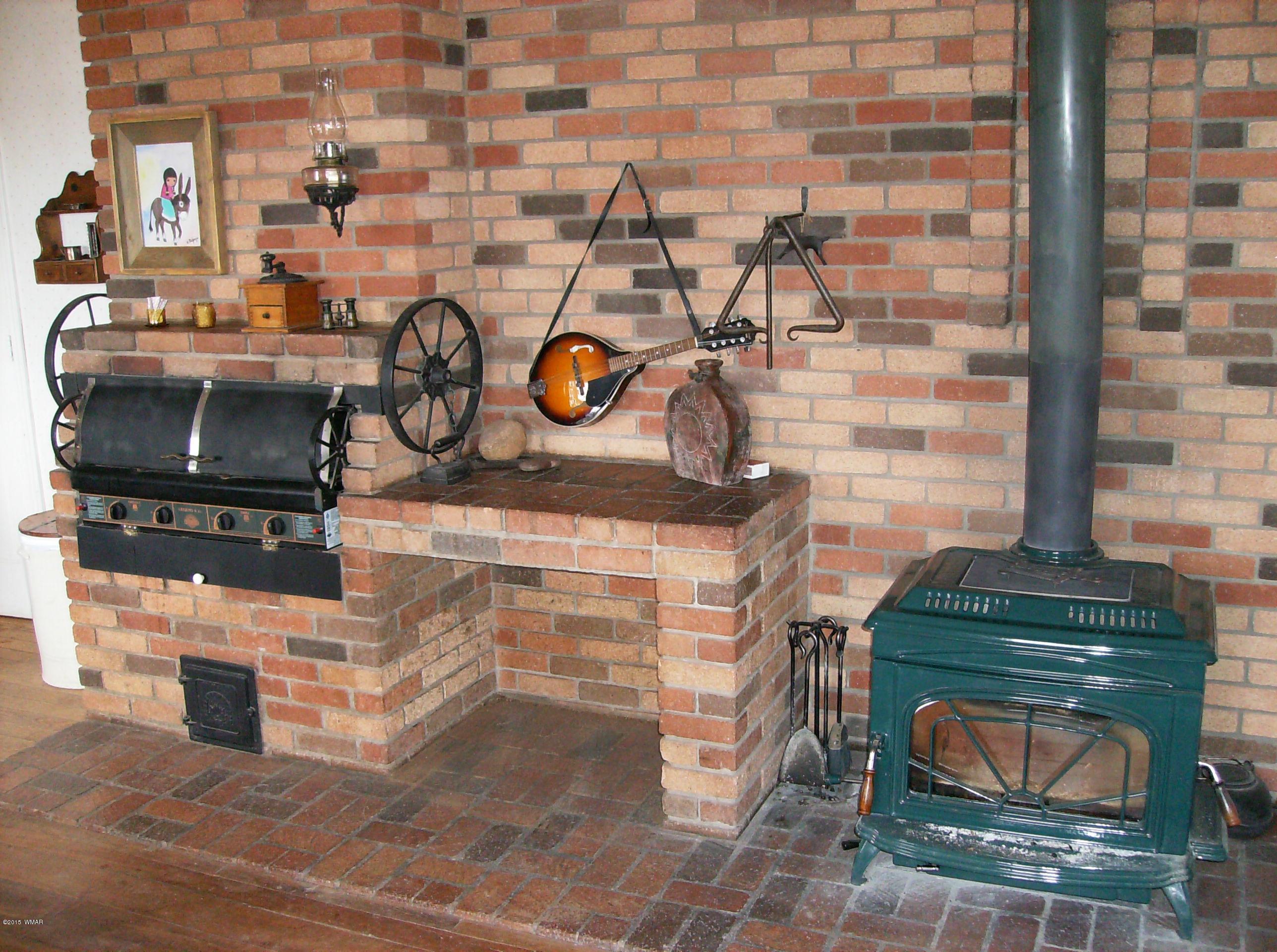 137 Spruce Road Vernon, AZ 85940 - Photo 12 of 61